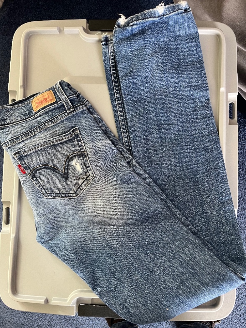 Womens Levis Too Superlow 524 ! Size 3 long straight leg jeans!!
